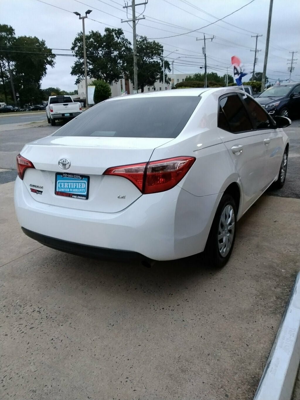 Used 2019 Toyota Corolla LE FWD image 3