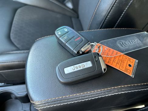 Used 2018 Jeep Compass Latitude FWD image 26