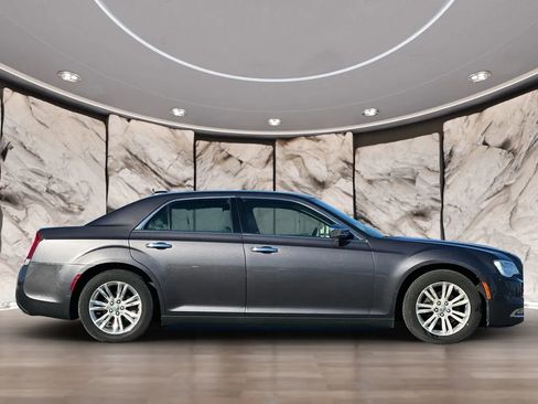 Used 2016 Chrysler 300 C image 15
