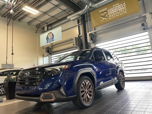 Used 2025 Subaru Forester Sport w/ Popular Package #1 AWD/4WD image 3