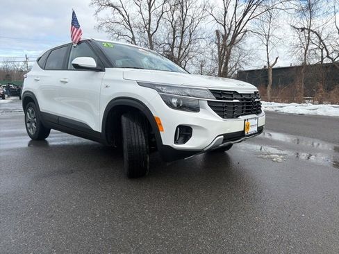 Certified 2025 Kia Seltos LX image 1