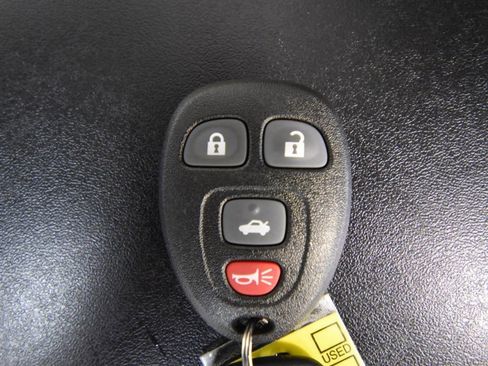 Used 2010 Buick Lucerne CX image 31