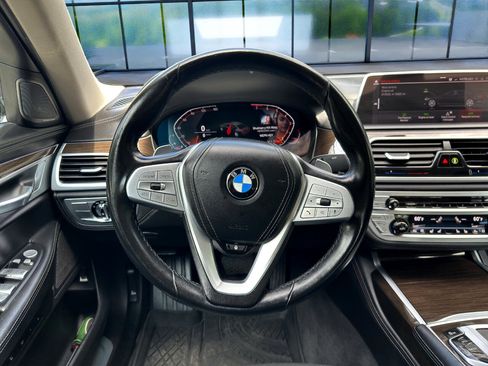 Used 2021 BMW 740i xDrive w/ Luxury Rear Seating Package image 10