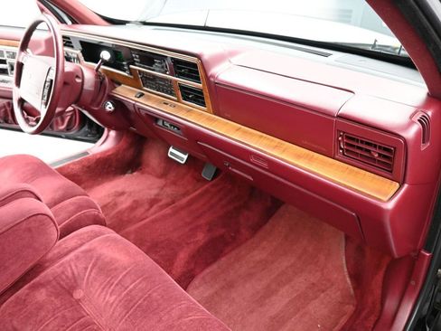 Used 1990 Lincoln Continental Signature image 16