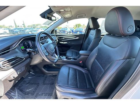Used 2023 Chevrolet Bolt EUV LT w/ Convenience Package FWD image 10