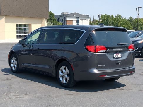 Used 2017 Chrysler Pacifica LX FWD image 8