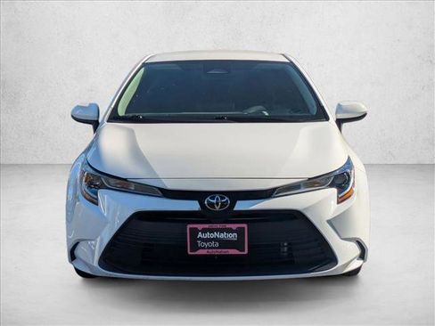 Used 2023 Toyota Corolla LE image 2