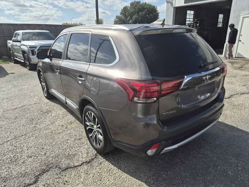 Used 2017 Mitsubishi Outlander SE image 5