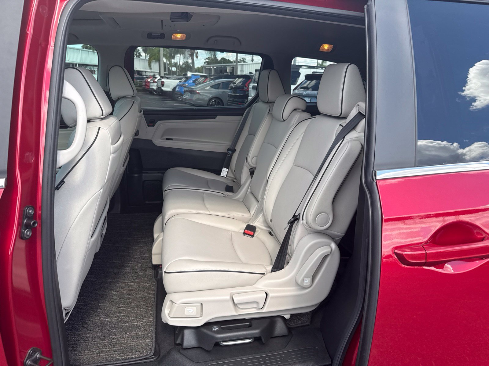 Certified 2025 Honda Odyssey Touring image 9