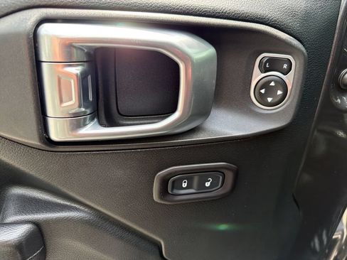 Used 2020 Jeep Wrangler Unlimited Sport S AWD/4WD image 16