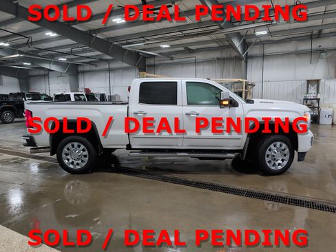 Used 2018 GMC Sierra 2500 Denali w/ Duramax Plus Package image 2