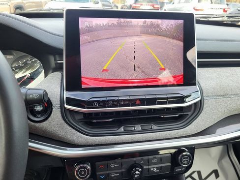 Used 2024 Jeep Compass Latitude image 15