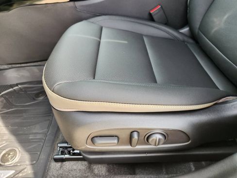 New 2026 Chevrolet Trax ACTIV w/ Sunroof Package FWD image 17
