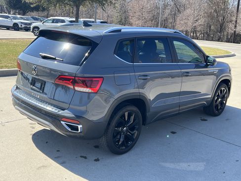 Certified 2023 Volkswagen Taos SE image 10
