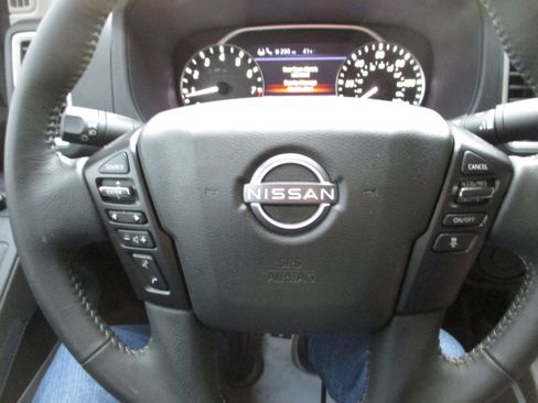 Used 2022 Nissan Frontier SV w/ Technology Package image 18