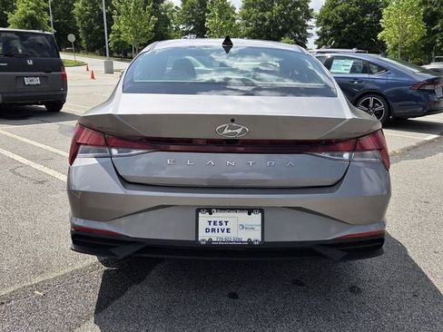 Used 2023 Hyundai Elantra SEL w/ Convenience Package FWD image 4