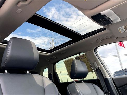 Certified 2025 Nissan Rogue SL w/ SL Premium Package FWD image 23