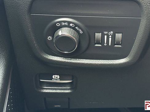 Used 2022 Jeep Grand Cherokee L Laredo image 33