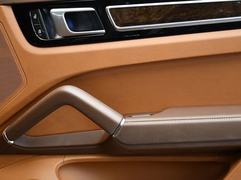 Used 2023 Porsche Cayenne Platinum Edition image 53