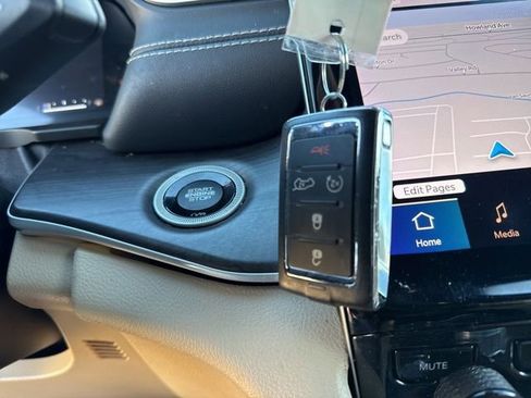 Certified 2023 Jeep Grand Cherokee Limited w/ Luxury Tech Group II image 39