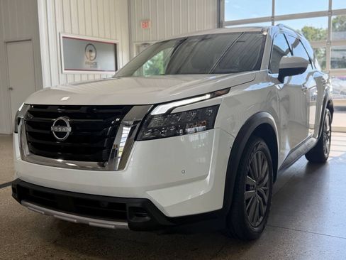 Used 2025 Nissan Pathfinder SL w/ SL Premium Package AWD/4WD image 38