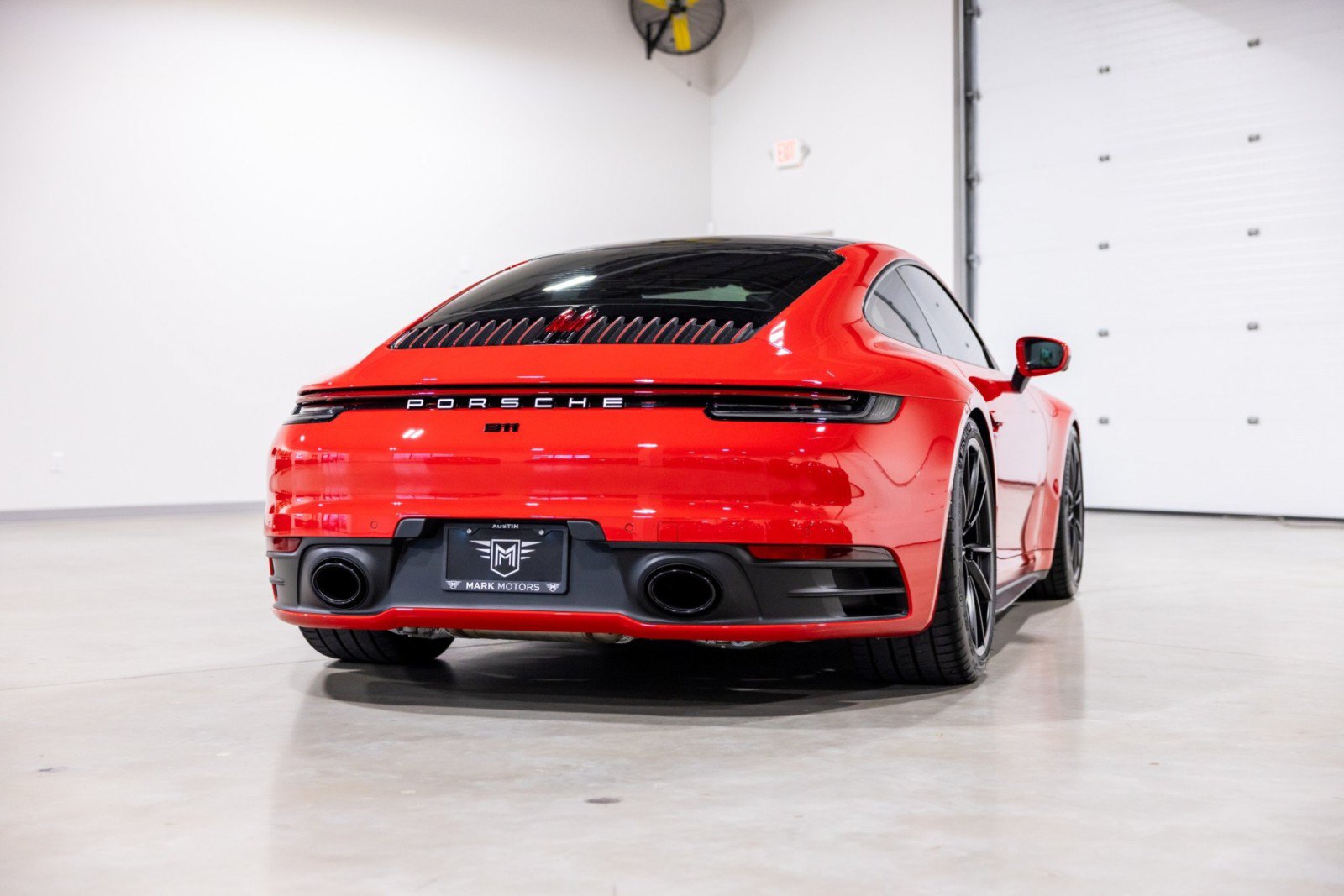 Used 2024 Porsche 911 Carrera RWD image 4