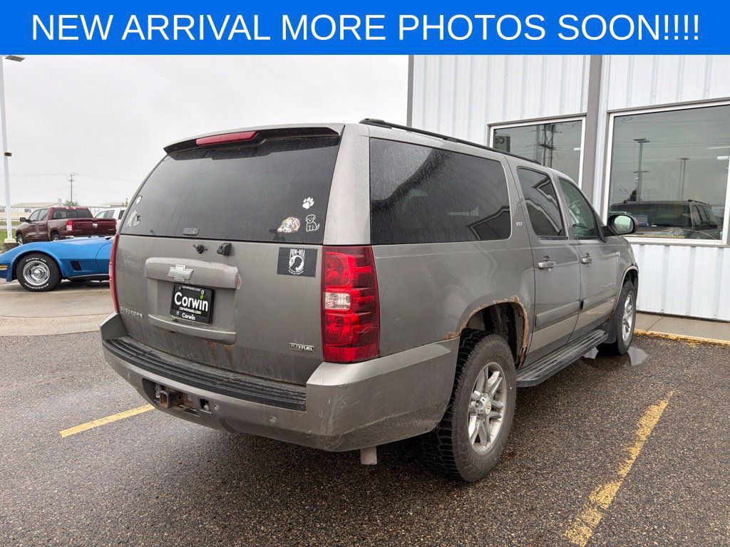 Used 2007 Chevrolet Suburban LTZ w/ LTZ Preferred Equipment Group AWD/4WD image 3