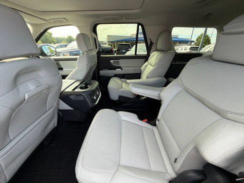 Used 2025 Ford Expedition Platinum AWD/4WD image 12