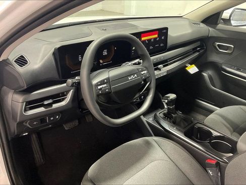 New 2025 Kia K4 LX image 28