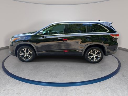 Used 2016 Toyota Highlander XLE FWD image 8