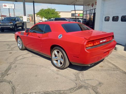 Used 2013 Dodge Challenger R/T RWD image 3