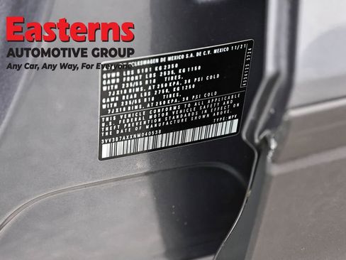 Used 2022 Volkswagen Tiguan SE w/ Panoramic Sunroof Package image 36