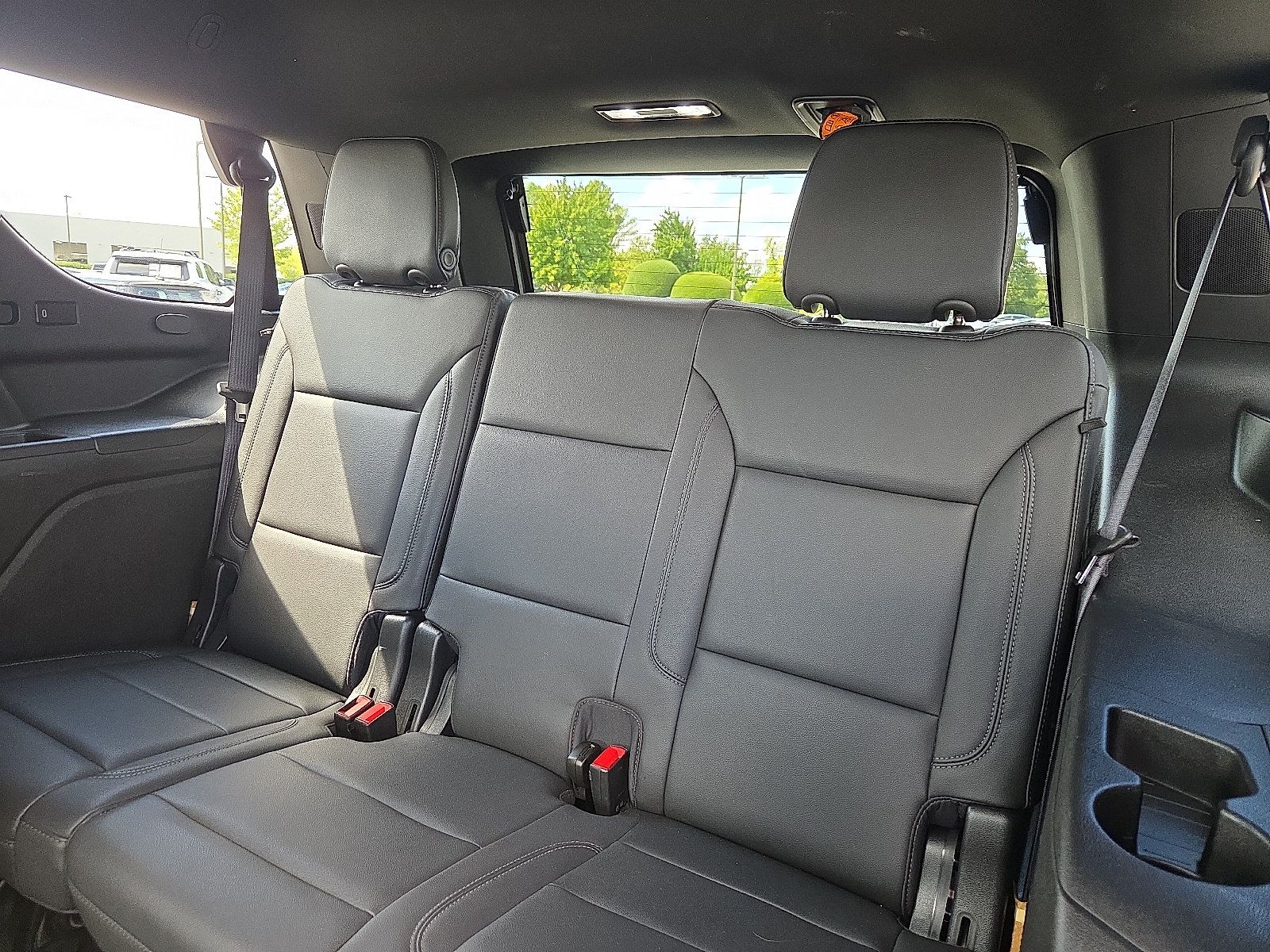 Used 2022 Chevrolet Tahoe Z71 w/ Luxury Package AWD/4WD image 11