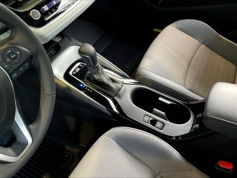 Used 2024 Toyota Corolla SE w/ SE Premium Package FWD image 18