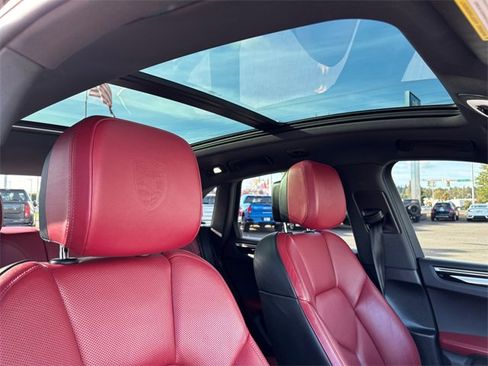 Used 2022 Porsche Macan image 40