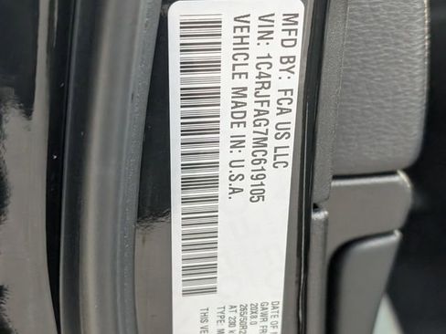 Used 2021 Jeep Grand Cherokee Laredo X image 16