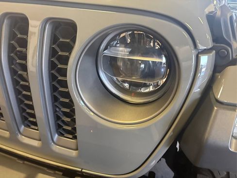 Used 2020 Jeep Gladiator Rubicon AWD/4WD image 22