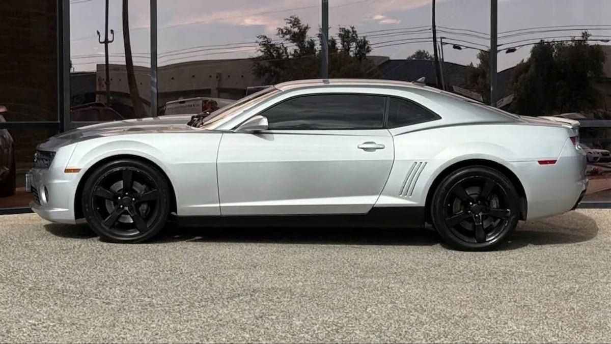 Used 2011 Chevrolet Camaro SS RWD image 4