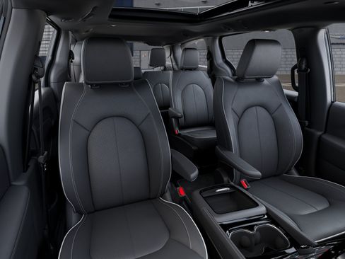 New 2027 Chrysler Pacifica Limited AWD/4WD image 12