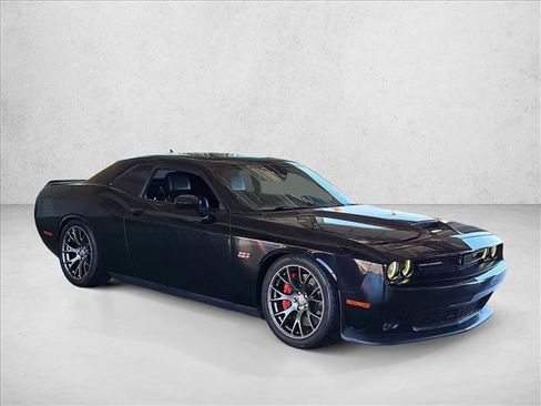 Used 2016 Dodge Challenger SRT w/ Technology Group RWD image 3