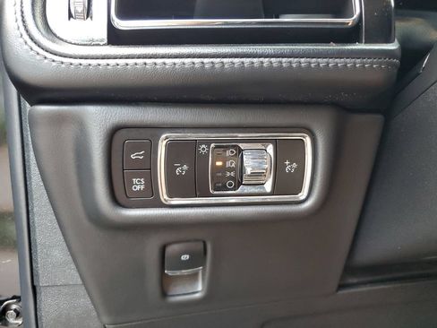 Used 2023 Lincoln Nautilus Reserve AWD/4WD image 28