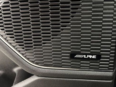 Used 2023 Jeep Grand Cherokee Overland w/ MOPAR Finishing Package image 12