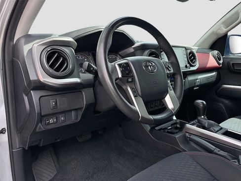 Used 2023 Toyota Tacoma SR5 w/ Technology Package image 10