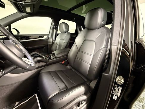 Certified 2025 Porsche Cayenne S image 5