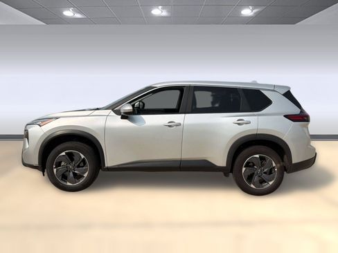 Used 2025 Nissan Rogue SV FWD image 2