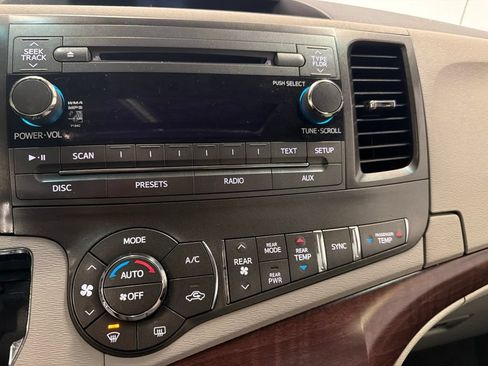 Used 2012 Toyota Sienna XLE AWD/4WD image 25