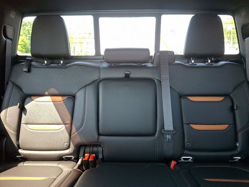 Used 2020 GMC Sierra 2500 AT4 w/ AT4 Preferred Package image 19