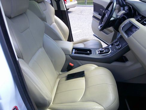 Used 2018 Land Rover Range Rover Evoque SE Premium image 50