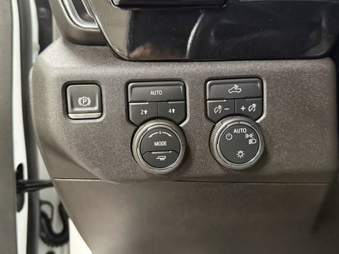 Used 2025 Chevrolet Silverado 1500 LT AWD/4WD image 26