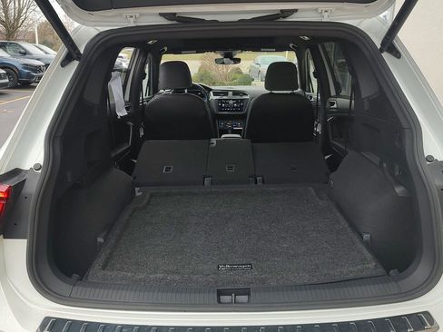 Used 2022 Volkswagen Tiguan SE R-Line image 19